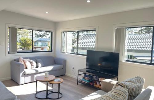 St. Georges Basin House | The Branch by the Basin Family Escape with Sunset Views