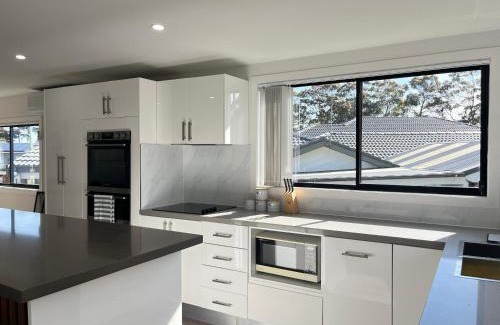 St. Georges Basin House | The Branch by the Basin Family Escape with Sunset Views