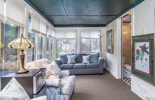 Cazenovia Hotel | The Brewster Inn