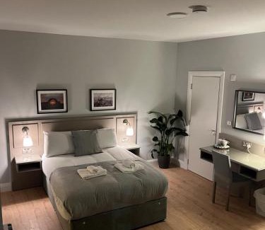Wicklow Bed & Breakfast | The Bridge Tavern