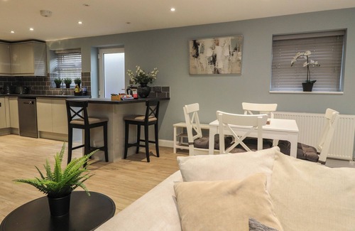 Adlington Cottage | THE BUNGALOW AT 46 CHURCH ST, pet friendly in Adlington