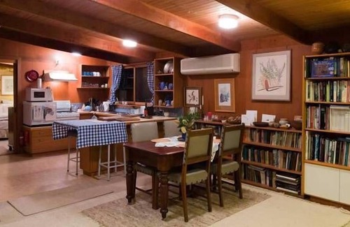 Dixons Creek Bed & Breakfast | The Burrow at Wombat Bend B&B