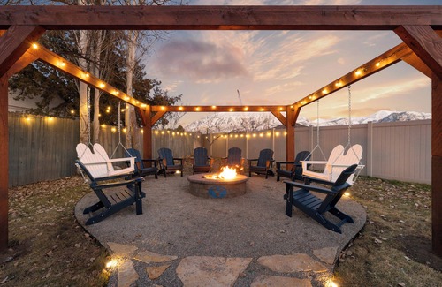 Sunset Heights House | The BYU Fan House, The BYU Fan House: sports court, hot tub, game room, fun!