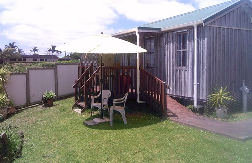 Auckland Cottage | The Cabana Half Moon Bay Quiet Private Setting with Panoramic Sea views