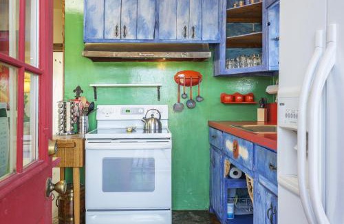 Joshua Tree House | The Cabin Under the Stars - Hot Tub, BBQ and a Firepit cabin