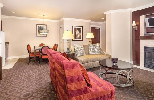 Downtown Seattle Resort | The Camlin Resort 2bdr Penthouse Queen