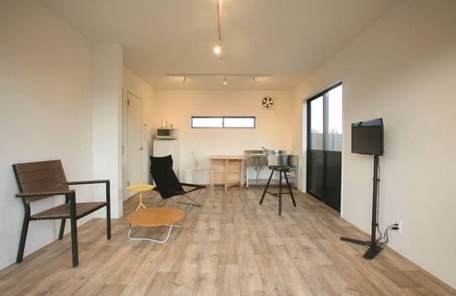 Higashimatsuyama Cottage | The Camping Yard Higashi Matsuyama" - BBQ, campfires, and tents available for overnight stays.