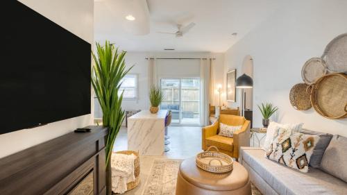 Old Village House | The Cannon Cottage by AvantStay Old Mt. Pleasant Gem Near Sullivan’s Island