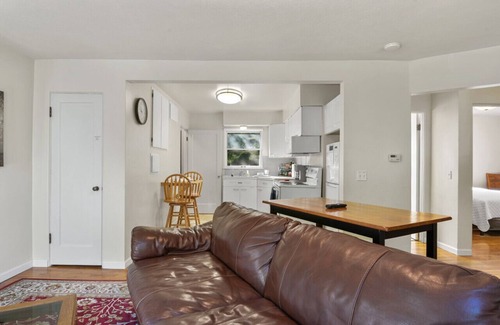 Cliff - Cannon House | The Canon Hill Cottage