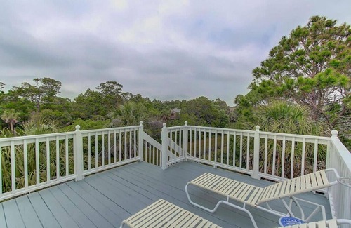 Folly Beach House | The Captains Deck, Steps to the Beach, WiFi
