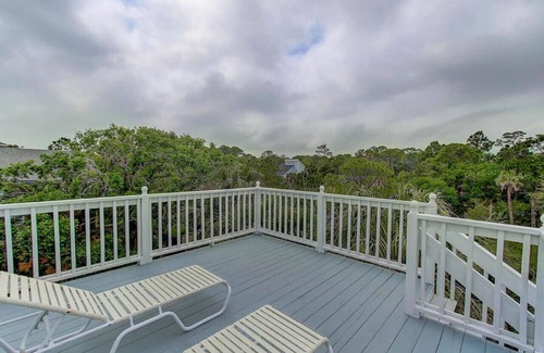 Folly Beach House | The Captains Deck, Steps to the Beach, WiFi