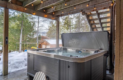 East Kootenay House | The Caribou Lodge I Hot Tub I Sleeps 16 Guests