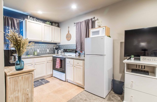 Grand Junction House | The Carriage House Studio: Central Modern Comfort