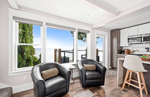 Lakeside - Lester Park Cottage | The Carriage House on Lake Superior I Lakeshore & Views I by Relax Open Air