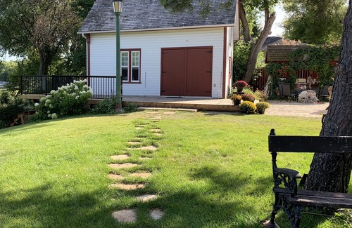 Selkirk Cabin | The Carriage House - your unique private getaway