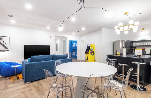 Five Points House | The Carter Buyout - 2 Units by AvantStay | Group Stays, Sleeps 24