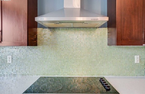 Roads End House | The Castle at Roads End - Lincoln City + Hot tub + Arcade + Sauna + Ocean view