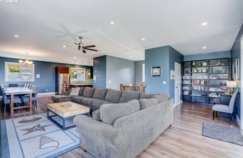 Roads End House | The Castle at Roads End - Lincoln City + Hot tub + Arcade + Sauna + Ocean view