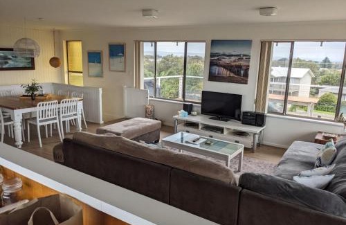 Goolwa Beach House | The Castle - Goolwa Beach