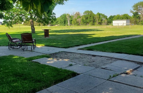 Brown County House | The Cats Meow- A little bit of country next to townn2 Dogs allowed with pet fee