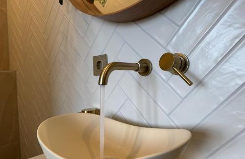 The Hague Center Apartment | The Charming chic Garden View Den Aprt R2