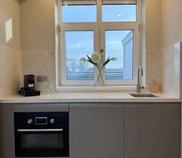 The Hague Center Apartment | The Charming chic Garden View Den Aprt R2