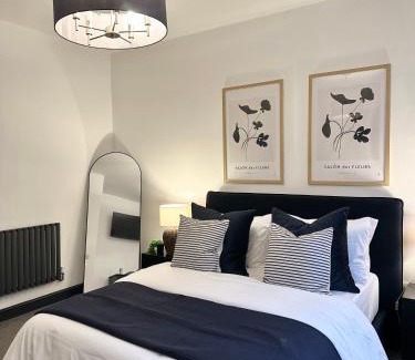 Matlock Bath Apartment | The Chatsworth Sleeps 6 King Size Beds