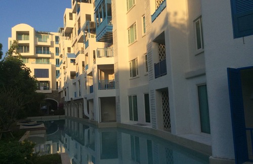 Nong Kae Apartment | The Che pool access beachfront by Away