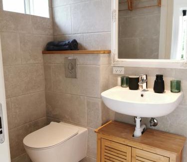 Arnager House | The Cherry Apartment - 'Den Gule Svane' Guest House near Rønne & Beach