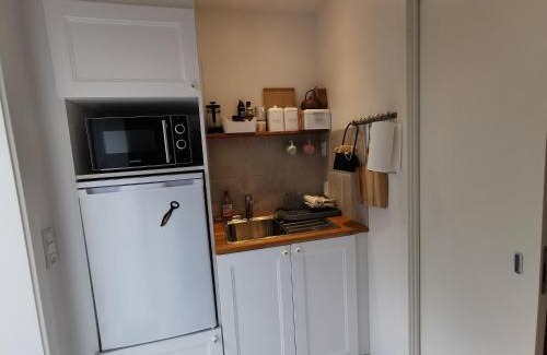 Arnager House | The Cherry Apartment - 'Den Gule Svane' Guest House near Rønne & Beach