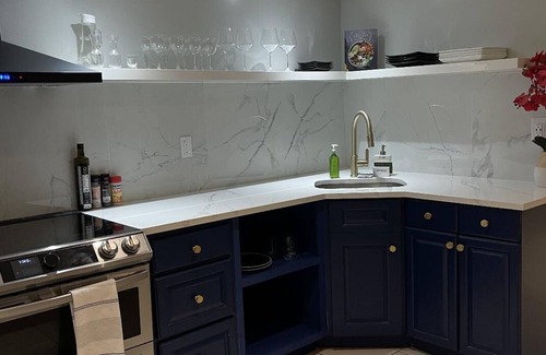 Queens House | The Circle Suite Near JFK Airport