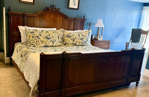 Guthrie Apartment | The Cleveland Room at The Judges Chamber