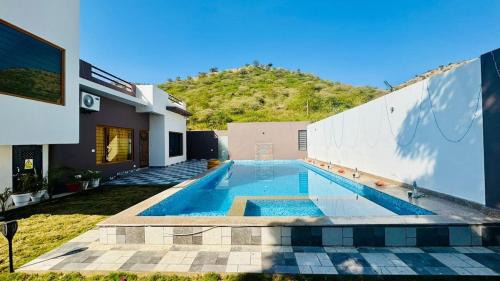 Udaipur Villa | The Cloud9 Pool Villa Udaipur
