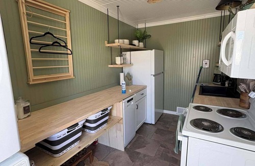 Rolla Cottage | The Clover Cottage - Rolla's St.Pat's Themed house near S&T, Acorn Trail & more!