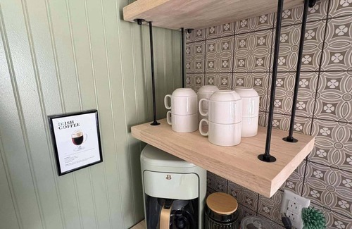 Rolla Cottage | The Clover Cottage - Rolla's St.Pat's Themed house near S&T, Acorn Trail & more!