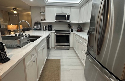 Park Shore Condo | The Club 103, beach condo with balcony and ocean view, private gated community