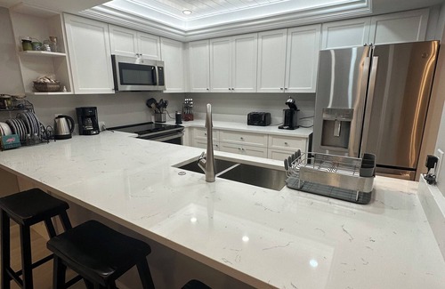 Park Shore Condo | The Club 103, beach condo with balcony and ocean view, private gated community