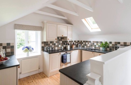 Kingsbridge Cottage | The Coach House @ Lower Coombe Royal with Hot Tub