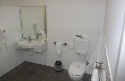 Cooee Bay Hotel | The Coast Motel