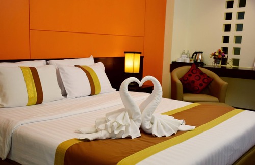 Mueang Samut Prakan District Hotel | The Color Living Hotel