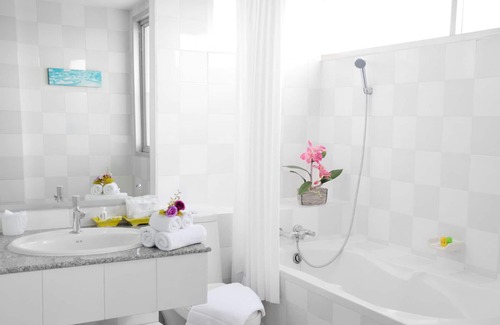 Mueang Samut Prakan District Hotel | The Color Living Hotel