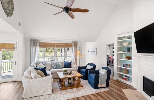 Saint Helena Island Cottage | The Coral Pelican - Very charming cottage, one block to beach!