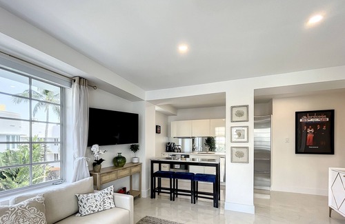 South Beach Condo | The Corner Breeze On Ocean Drive
