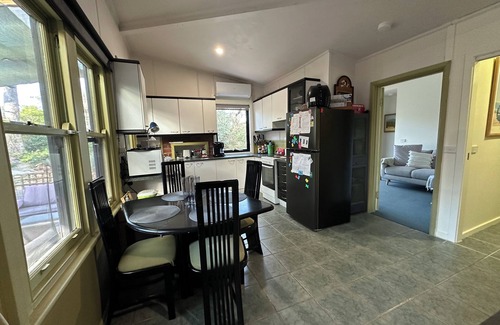 Cowes Cottage | The Cottage-100m to beach, dog friendly