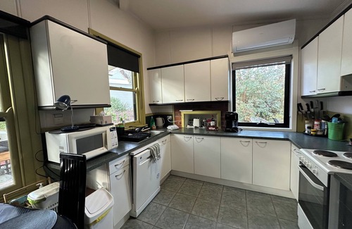 Cowes Cottage | The Cottage-100m to beach, dog friendly