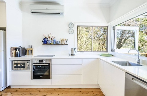 Pretty Beach House | 'The Cottage at Pretty Beach' by Accom Holidays
