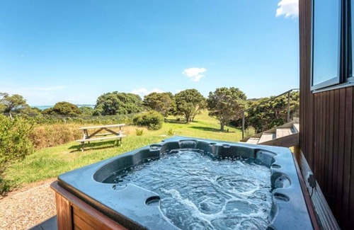 Omiha Cottage | The Cottage at Te Whau Retreat - Stay Waiheke