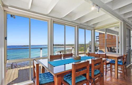 Manyana House | The Cottage has a waterfront position and Green Island views