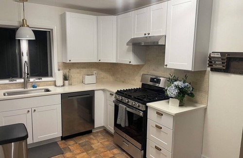 Jamesville House | The Cottage is a charming 3-bedroom house in Jamesville…minutes to Syracuse!