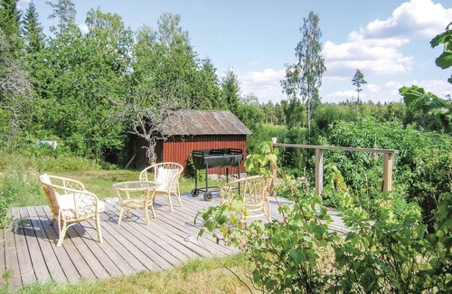 Urshult House | The cottage is close to the lake Åsnen and also has the forest close to the property.